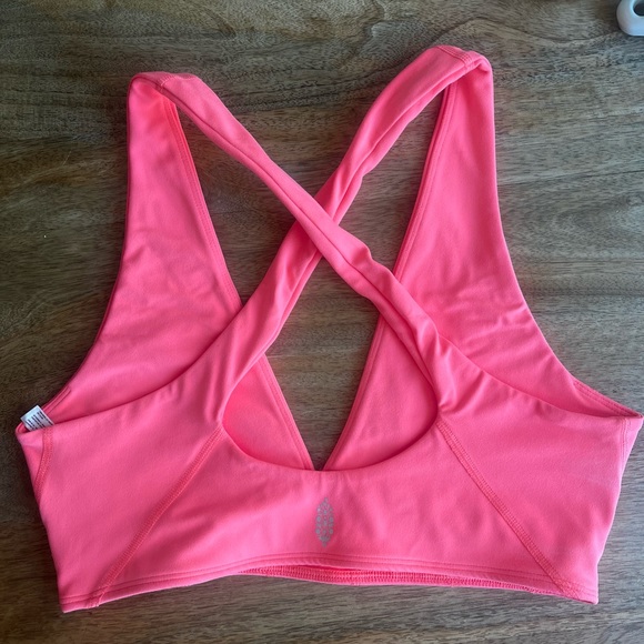 NWOT Free People Movement Women's Pink Sports Bra size M - Picture 2 of 3